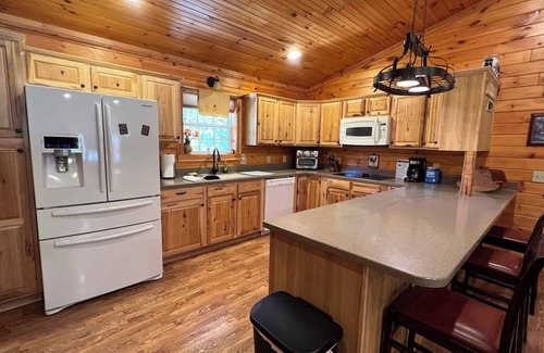 Spencer Cabin | Unique 3-Bed Cabin with fireplace and waterfall