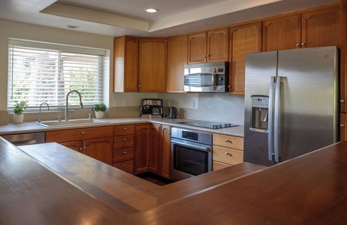 Rancho Santa Fe House | Unique 3-bed home on 1 acre in Rancho Santa Fe, close to racetrack and beaches.