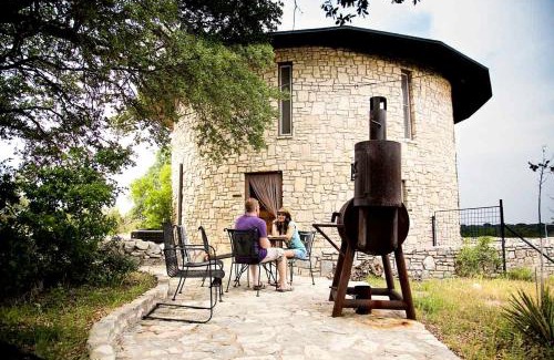 Eldorado House | Unique 360-Degree Views of Texas Hill Country at Circular Stone Cottage Rental