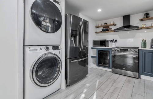 Methuen House | Unique 4bedrooms 2 bathrooms stunning getaway unit