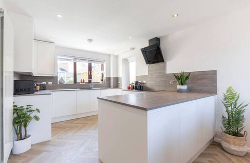 Cheltenham House | Unique 6 Bed 3 Bath Detached Home in Cheltenham