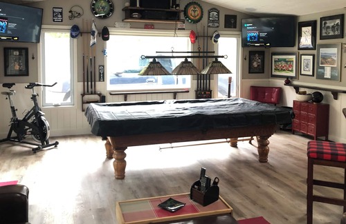 Halfmoon Bay Cottage | Unique and Peaceful