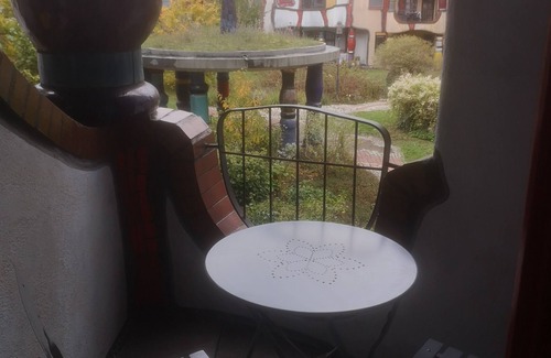 Plochingen Apartment | Unique apartment in the Hundertwasserhaus in the center of Plochingennn