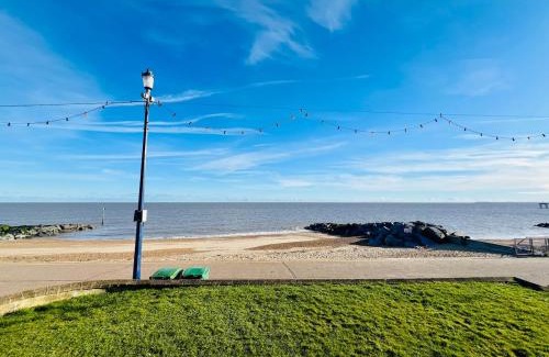 Felixstowe Apartment | Unique Apartment with Stunning Views 2B