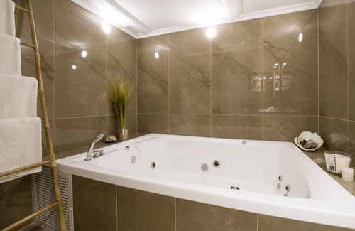 Haifa Apartment | Unique apartment with jacuzzi, close to German colony