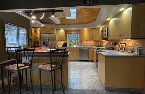 Two Rivers House | Unique Artisan home, near water, beach ,biking & hiking trails,3 bedroom,Hot tub