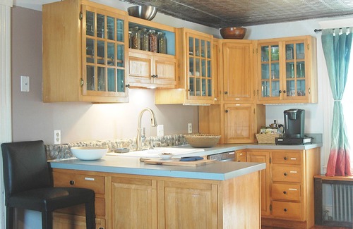 North Billerica House | * Unique Artists' Home + Sunporch Gallery - Read - Cook - Relax *