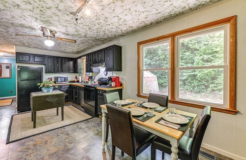 Robbinsville Cabin | Unique & Artsy Cabin w/Mountain Views!