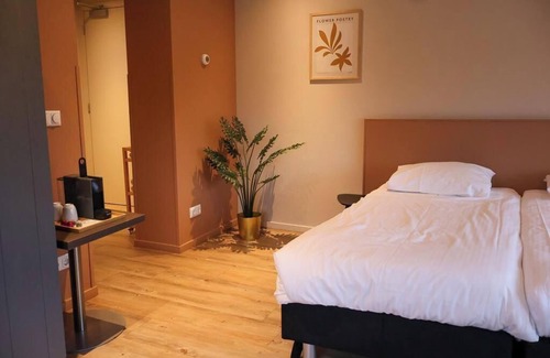 Maasbommel House | Unique B&B room next to a historic mill, with luxurious comfort and a beautiful location in Gelderland.