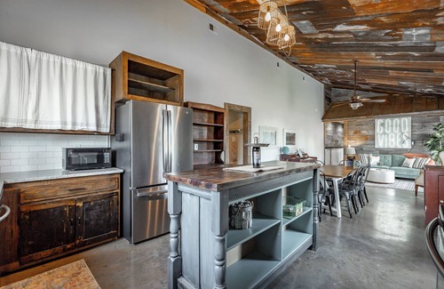 Chickamauga House | Unique barndominium with lots of space near Chattanooga