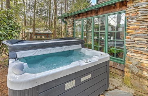 Leicester House | Unique Cabin With Hot Tub Close to Town