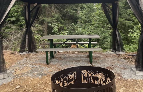 Strong House | Unique Camper located at the edge of Muskoka