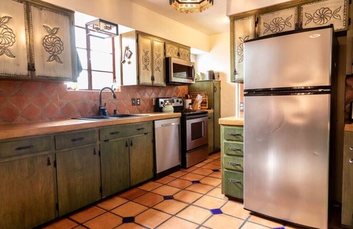 Blenman-Elm House | Unique Casa w/Private Pool | Near UofA & Shopping