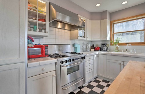 Jeffersonville House | Unique Catskills Hideaway - Walk to Lake Jeff