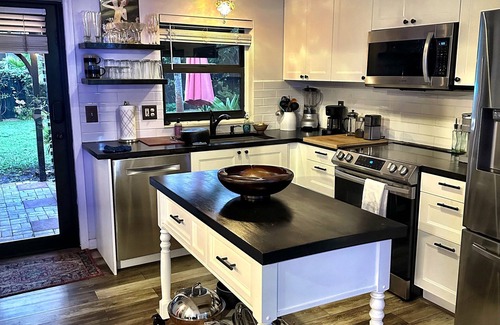 Fort Lauderdale House | Unique Clean Private Pet Friendly House Close to Beaches and Wilton Manors