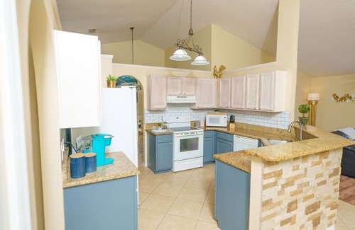 Interchange Square House | Unique, Clean, Stylish 3bd 2b- close to river, beaches, L3harris