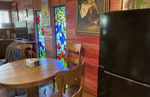 Pipe Creek Cabin | Unique colorful cabin with 360° Hill Country Views!