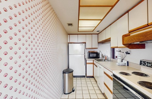 Shelter Cove Condo | Unique condo w/bay view, balcony & spiral staircase - great location