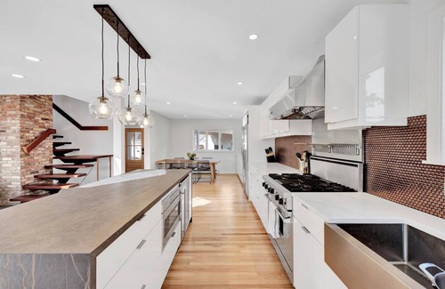 West Barnstable House | Unique Contemporary, Luxurious,MarshViews/Hottub/5mins drive to beach/Large Grps