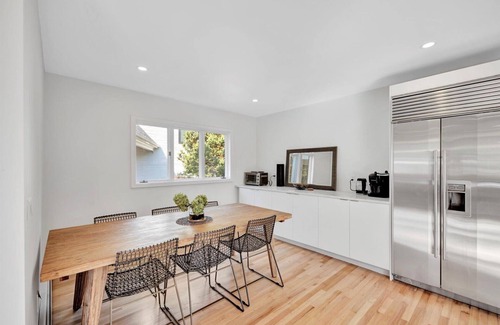 West Barnstable House | Unique Contemporary, Luxurious,MarshViews/Hottub/5mins drive to beach/Large Grps