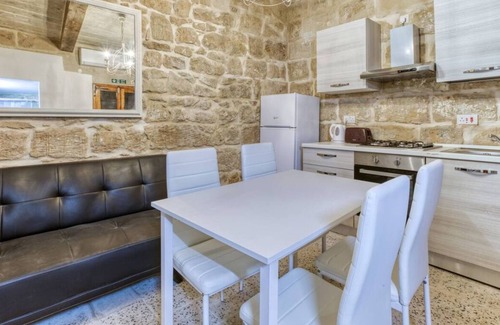 Ħal Bisbut Apartment | Unique & Cosy 1BR Maisonette in Zejtun w/WIFI & AC