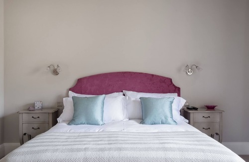 Winchcombe Cabin | Unique Cotswold getaway ideal for family celebrations/weddings/corporate