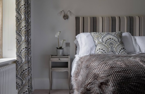 Winchcombe Cabin | Unique Cotswold getaway ideal for family celebrations/weddings/corporate