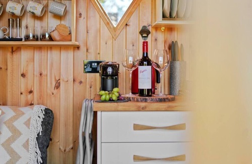 Ampney Crucis Apartment | Unique Cotswolds Glamping, The Railway View in Cirencester with Parking & WiFi
