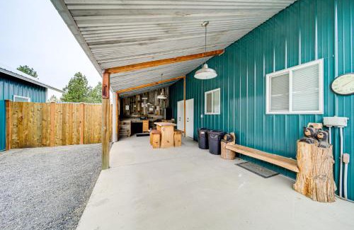 Davenport House | Unique Country Farmhouse Near Lake Roosevelt