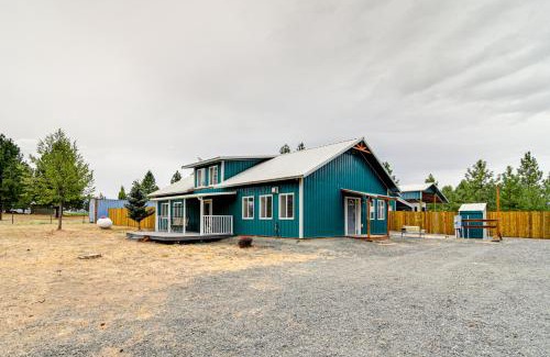 Davenport House | Unique Country Farmhouse Near Lake Roosevelt