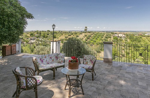 Mentana Villa | Unique Countryside Villa near Rome with Art, Charm and a Panoramic View