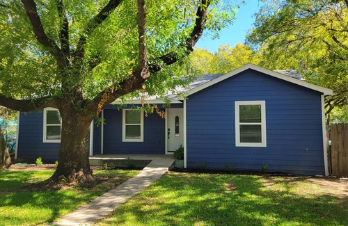 Denton Apartment | Unique & Cozy 2 Bed Private Apartment UNT/TWU/Medical City