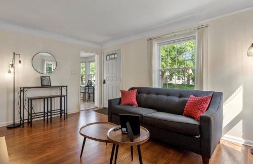 Ferndale House | Unique & Cozy Hideaway!