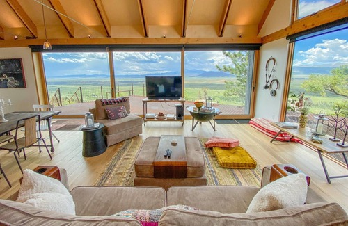 Fairplay House | Unique Custom Designer Home, Endless Mountain Views, Hot Tub - Big Cabin Little Cabin