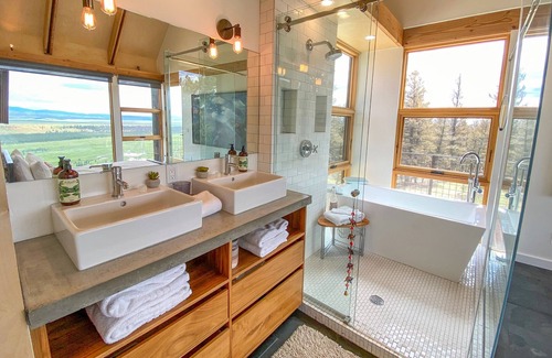 Fairplay House | Unique Custom Designer Home, Endless Mountain Views, Hot Tub - Big Cabin Little Cabin