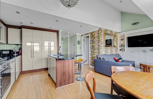 Little Venice Apartment | Unique designer 3 bedroom top floor balcony apartment in central Londonn