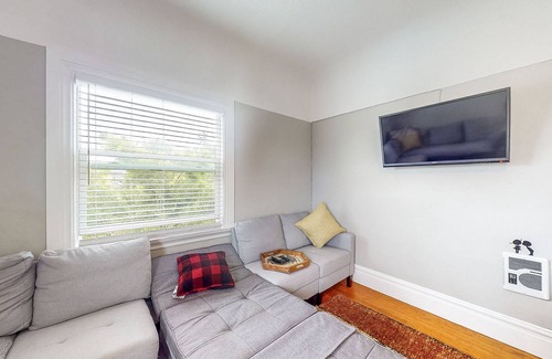 Alameda House | Unique Dog-Friendly Apartment, Convenient Location