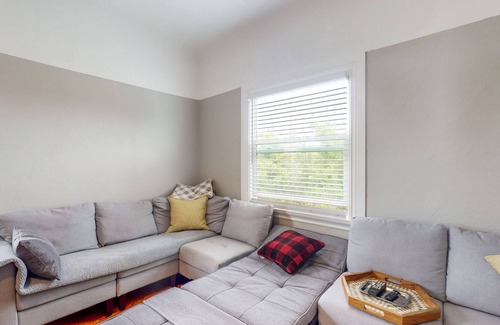 Alameda House | Unique Dog-Friendly Apartment, Convenient Location