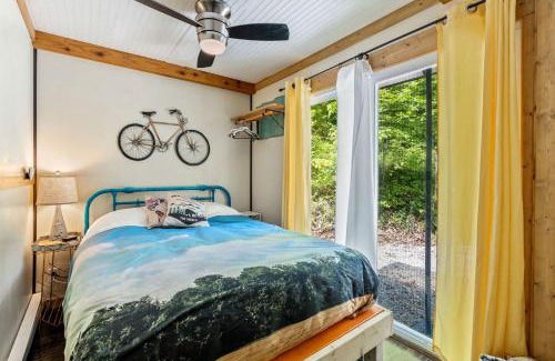 Somerdale House | Unique Dover Accommodation with a Hot Tub Perfect for Glamping in Ohio