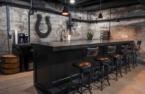 Shelbyville Apartment | Unique Downtown Studio with an Industrial Vibe