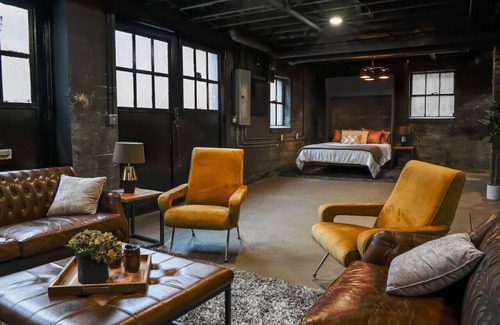 Shelbyville Apartment | Unique Downtown Studio with an Industrial Vibe