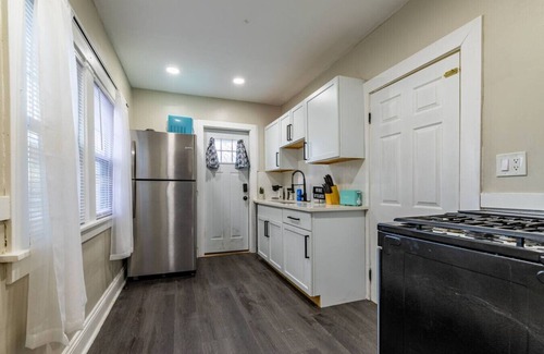 Edgewater Apartment | Unique Edgewater Park apt