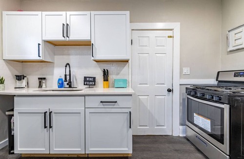 Edgewater Apartment | Unique Edgewater Park apt