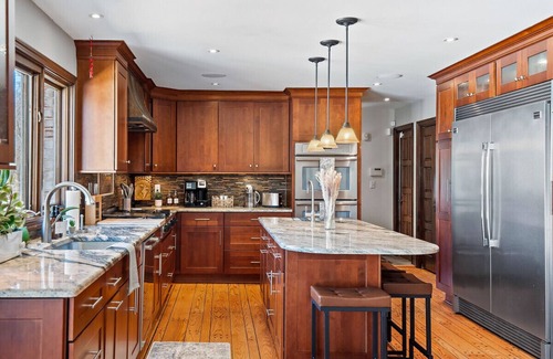 Northwest Akron House | Unique Estate|5 Bedrooms|Fire Pit|Sleeps 10