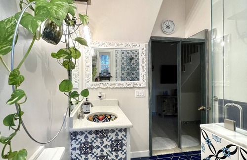 Pinellas Park Bed & Breakfast | Unique Experience at Neems Paradise❣️
