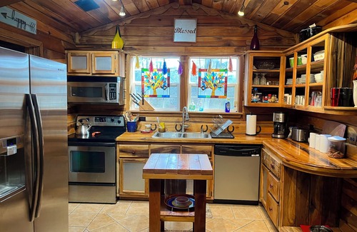 Chickamauga House | Unique farm guest house close to Chattanooga, TN- great for families and dogs