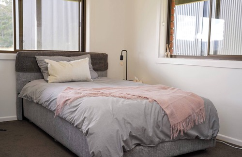 Nana Glen Cottage | Unique Farm Stay - Horse Riding, 2BR Cottage, Horses Welcome, Near Coffs Harbour
