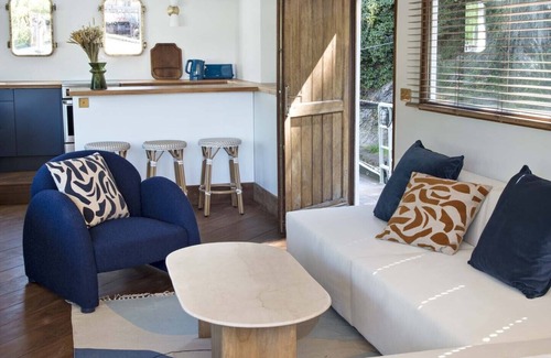 17th Arrondissement Batignolles-Monceau Boat Rental | Unique.