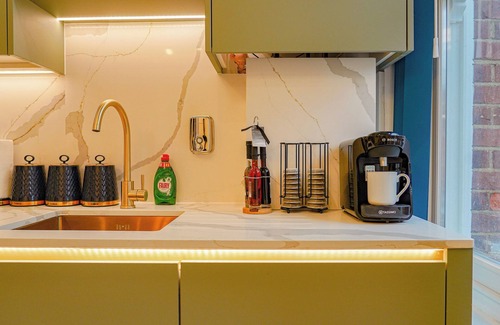 Northcote Apartment | Unique Gem Block Apartment in Central London