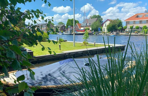 Municipality of Aalsmeer House | Unique holiday home at the water near Amsterdam with boat for rent